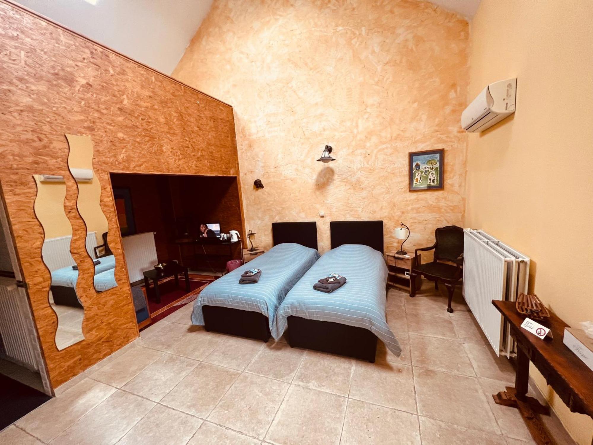 B&B Antiqua & Qook โตงเงอเริน ภายนอก รูปภาพ
